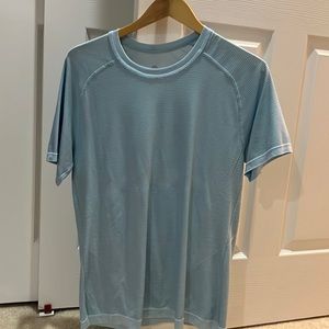 Lululemon t shirt